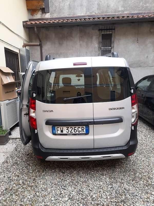 Usata Dacia Dokker Stepway 95 CV (69 kW) 2019 Grigio Monovolume