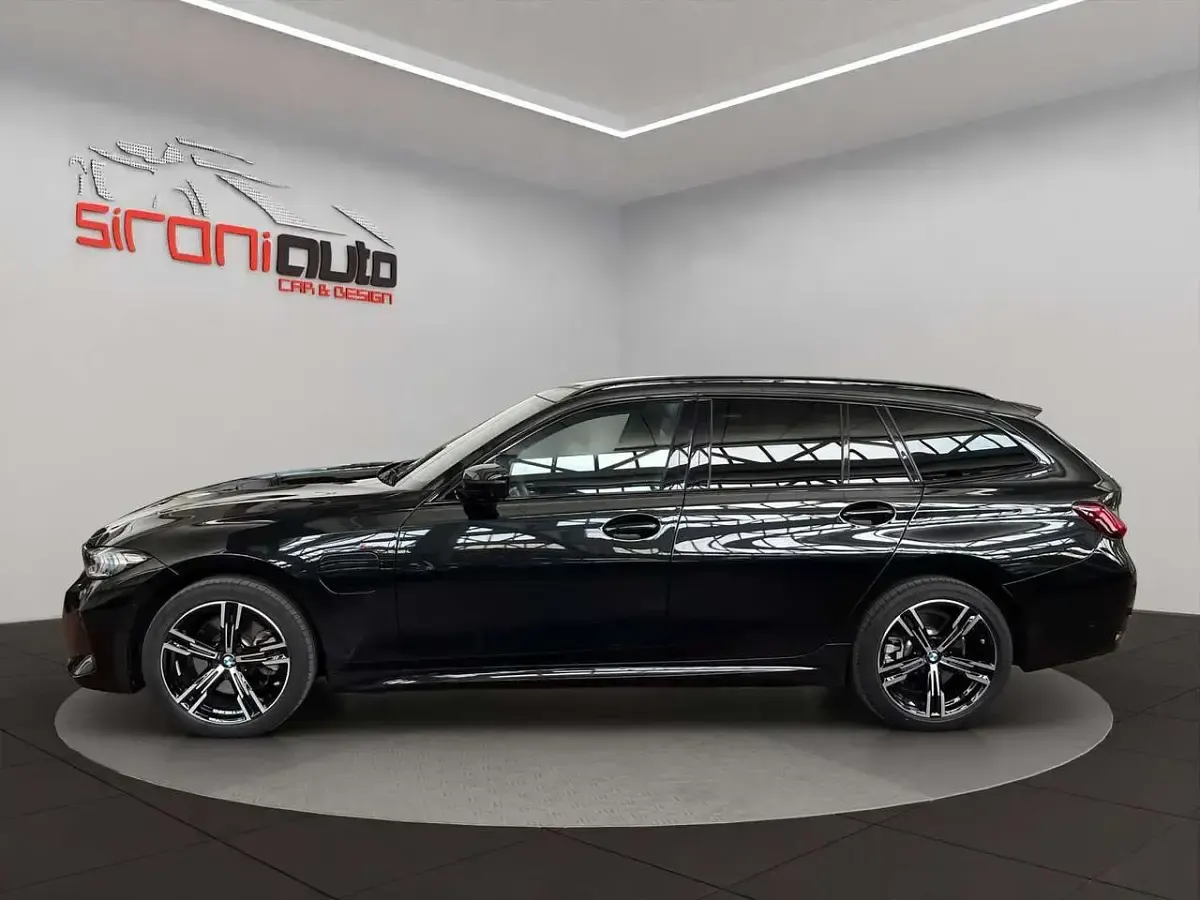Usata BMW 330e M Sport 292 CV (214 kW) 2025 Nero Station wagon