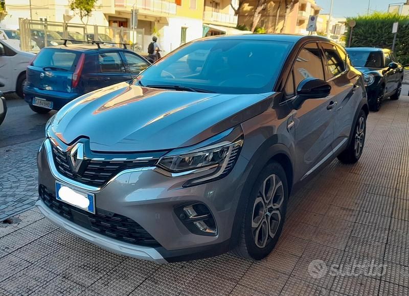 Usata Renault Captur Intens 100 CV (73 kW) 2020 Grigio SUV