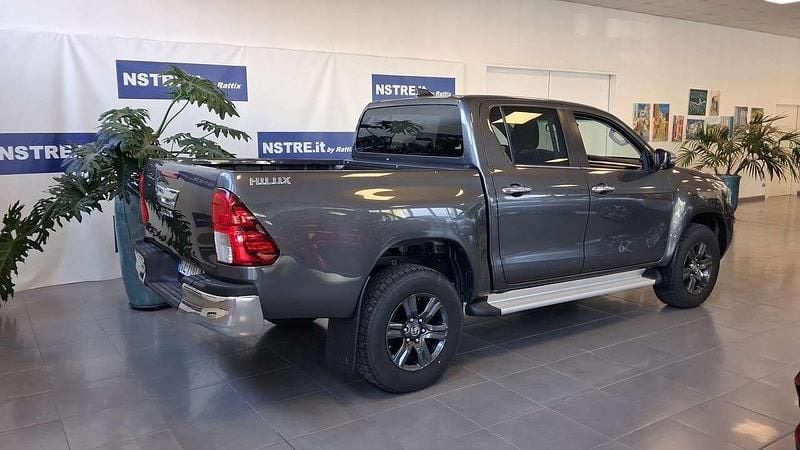 Usata Toyota HiLux Lounge 150 CV (110 kW) 2025 Dark grey Pick-up