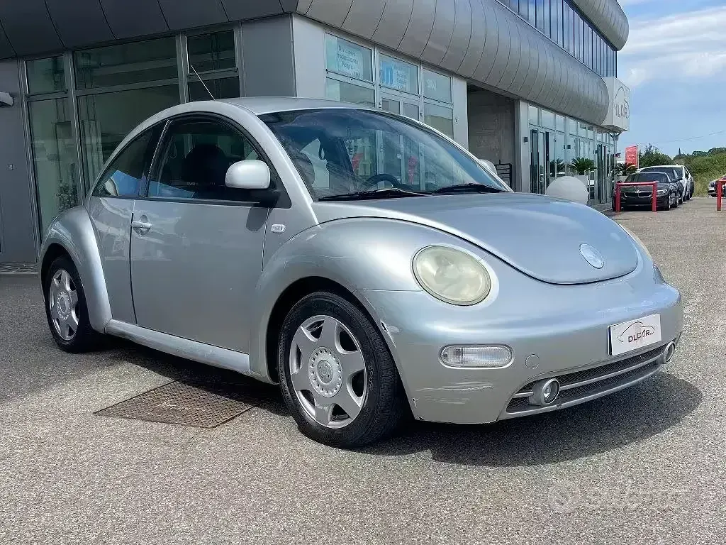 Usata VW New Beetle 90 CV (66 kW) 2000 Grigio Utilitaria