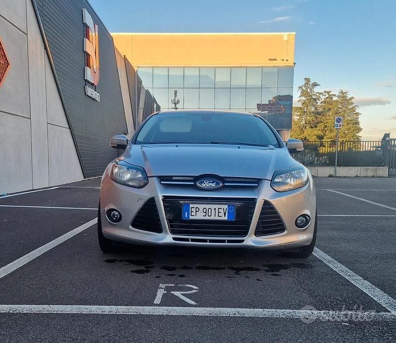 Usata Ford Focus Titanium 95 CV (69 kW) 2012 Grigio Berlina