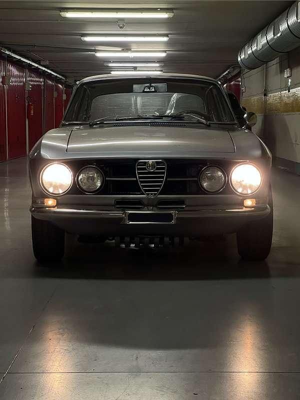 Usata Alfa Romeo 1750 Veloce 103 CV (75 kW) 1969 Argento Berlina