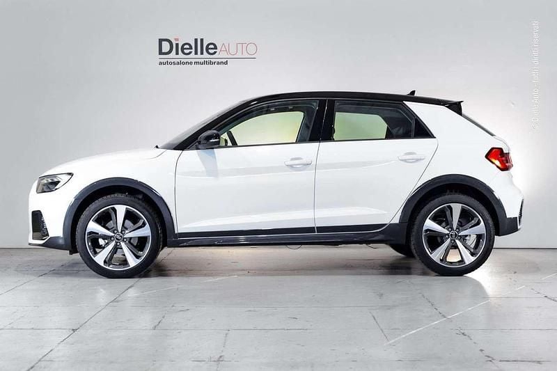 Nuova Audi A1 Ambiente 116 CV (85 kW) 2026 Bianco ghiacciaio / tetto nero SUV