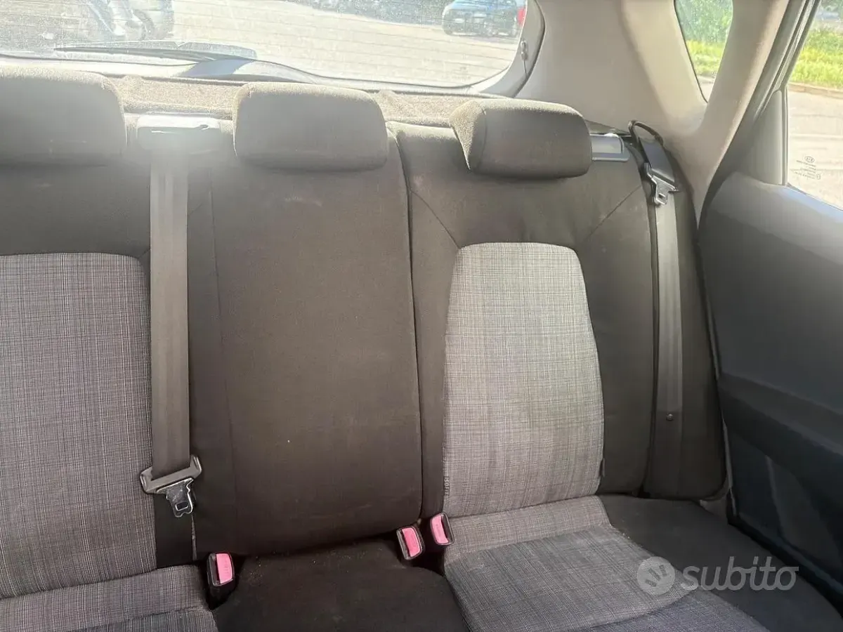 Usata Kia Carens 2015 Nero Monovolume