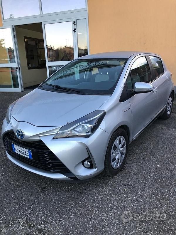 Usata Toyota Yaris Hybrid Active 2020 Grigio Berlina
