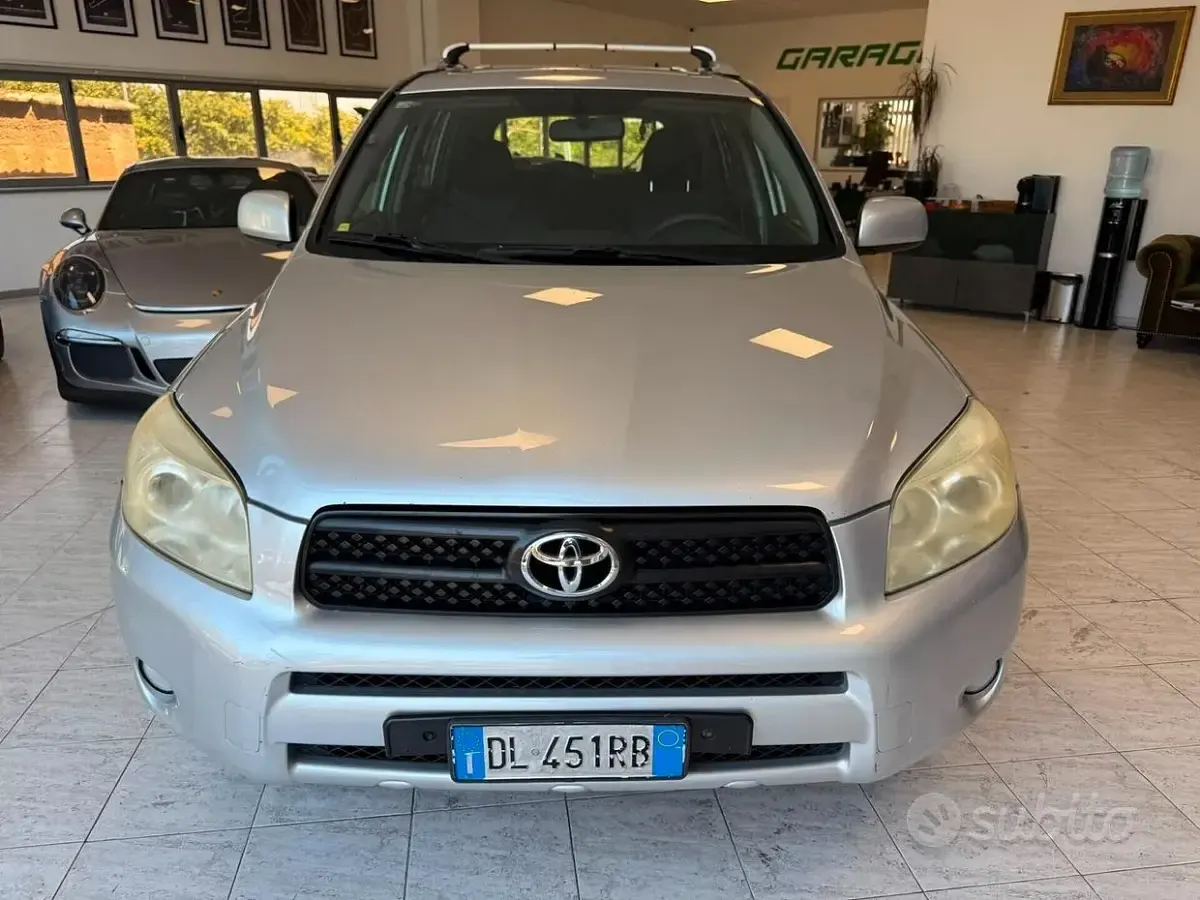 Usata Toyota RAV4 Luxury 136 CV (100 kW) 2007 Grigio SUV