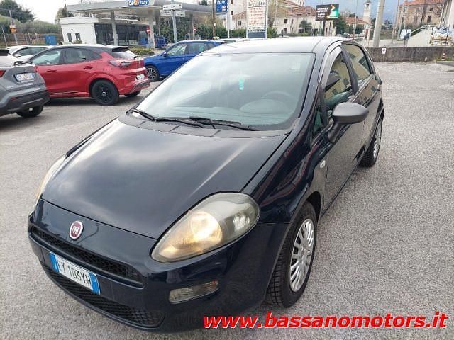 Usata Fiat Punto Young 69 CV (50 kW) 2015 Blu metallizzato Utilitaria