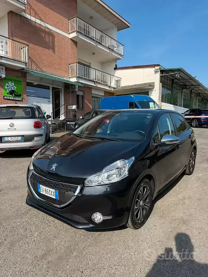 Usata Peugeot 208 Active 68 CV (50 kW) 2014 Nero Utilitaria