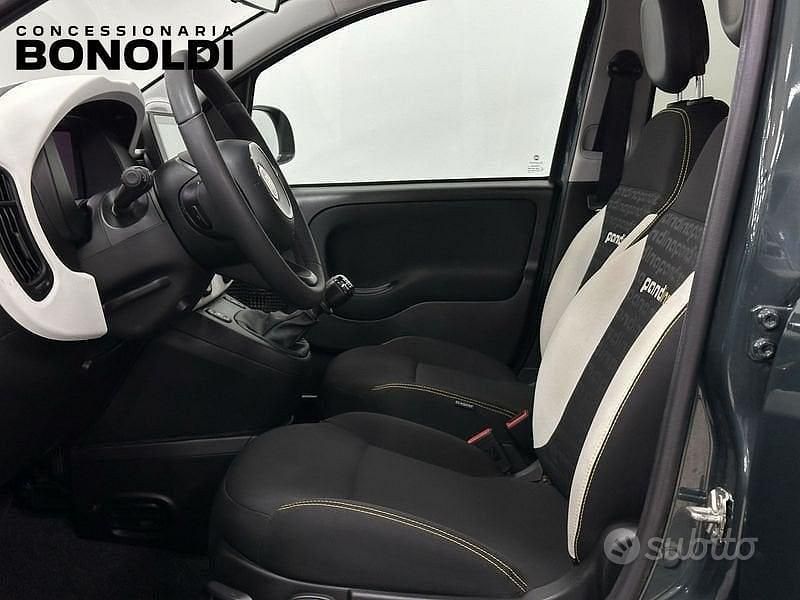 Usata Fiat Panda Cross 70 CV (51 kW) 2025 Verde Utilitaria