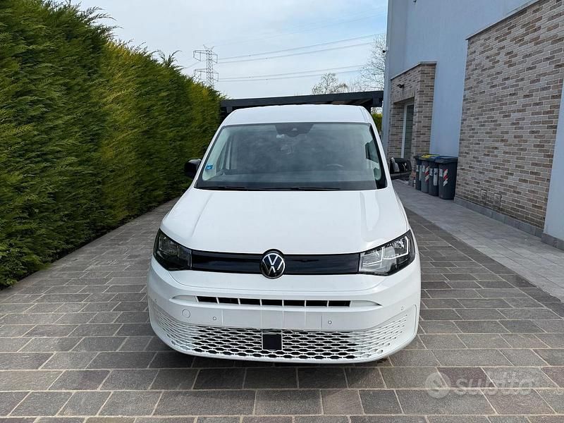Usata VW Caddy 102 CV (75 kW) 2021 Bianco Monovolume