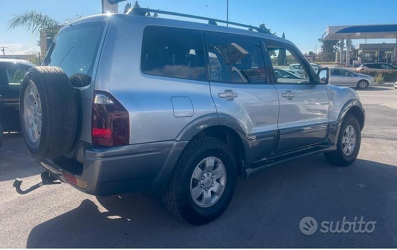 Usata Mitsubishi Pajero Intense 160 CV (117 kW) 2005 Grigio SUV