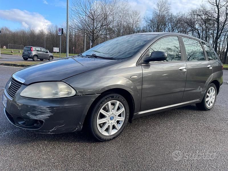 Begagnad Fiat Croma 150 HK (110 kW) 2006 Brun Kombi