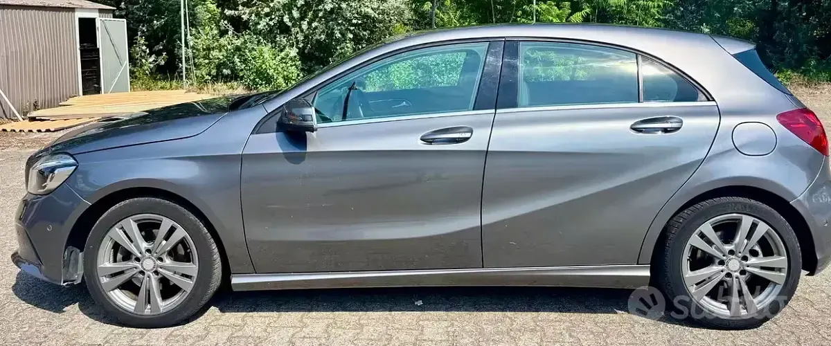 Usata Mercedes A200 136 CV (100 kW) 2016 Grigio Utilitaria