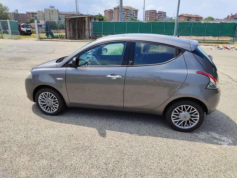 Usata Lancia Ypsilon Gold 95 CV (69 kW) 2012 Grigio Utilitaria