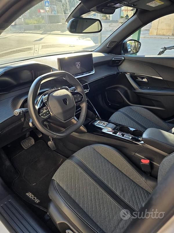 Usata Peugeot 2008 130 CV (95 kW) 2023 Bianco SUV