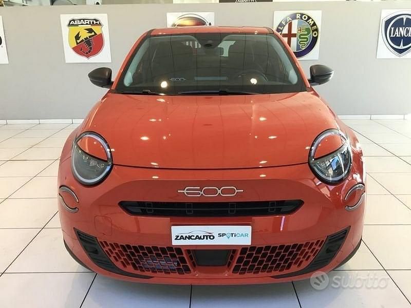 Nuova Fiat 600 Pop 110 CV (80 kW) 2025 Arancione Berlina