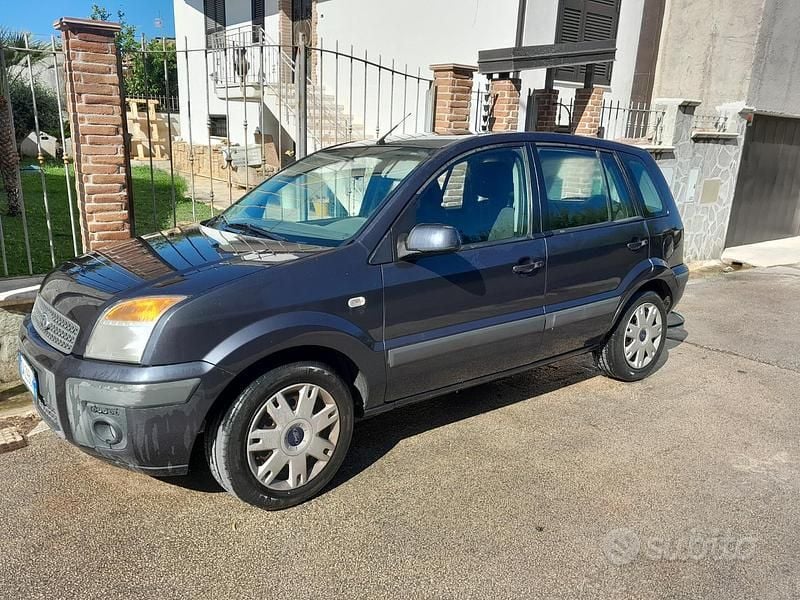Usata Ford Fusion 80 CV (58 kW) 2009 Grigio Berlina