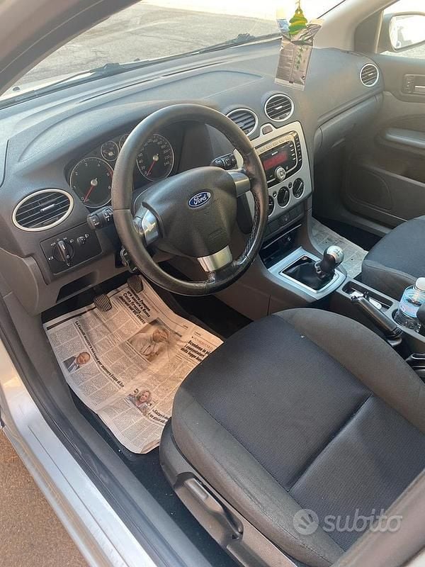 Usata Ford Focus 110 CV (80 kW) 2006 Grigio Station wagon