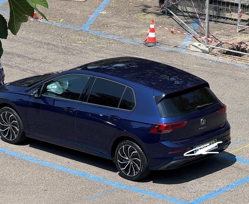 Usata VW Golf VIII 150 CV (110 kW) 2020 Blu Utilitaria