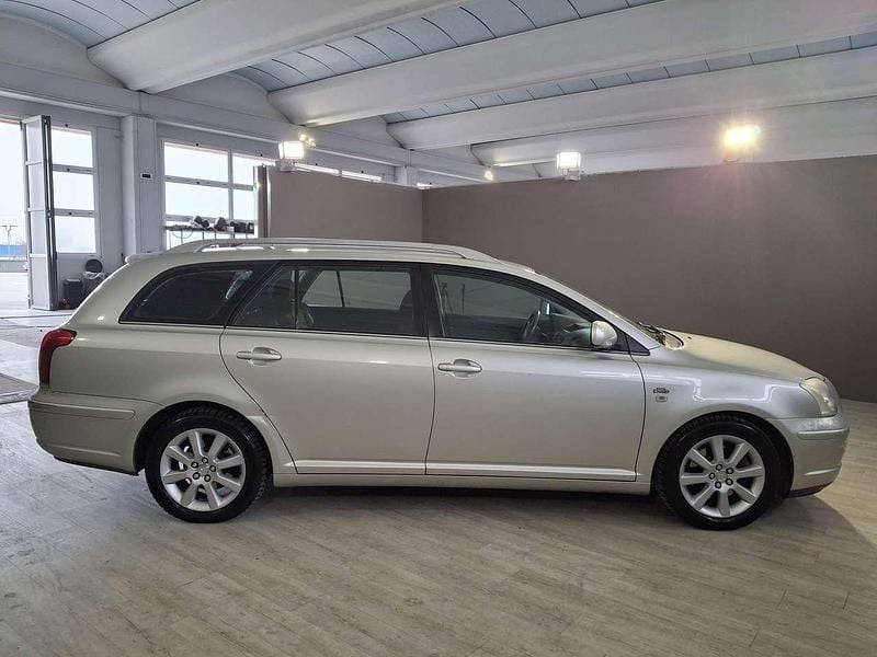 Usata Toyota Avensis 116 CV (85 kW) 2003 Grigio Station wagon