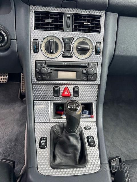 Usata Mercedes SLK200 163 CV (119 kW) 2001 Grigio Cabrio