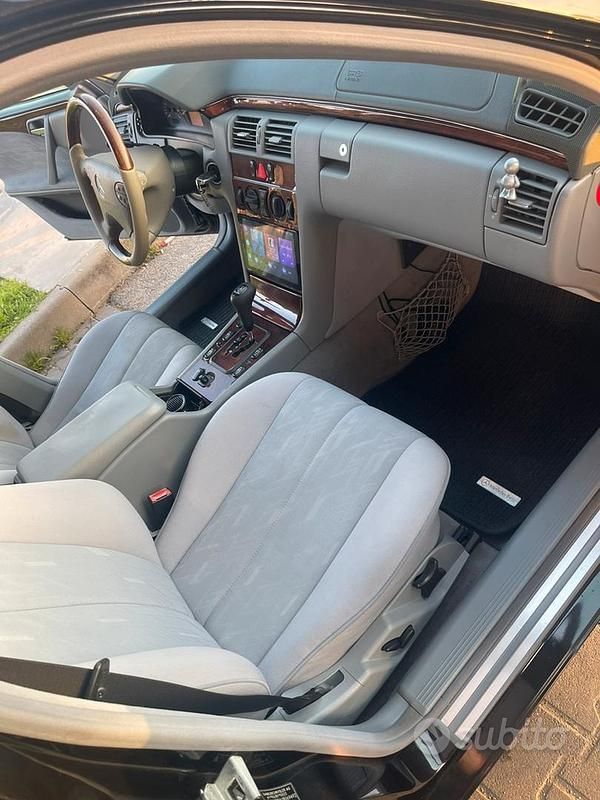 Usata Mercedes E220 2000 Nero Berlina