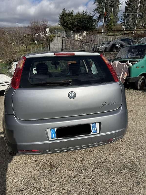 Usata Fiat Grande Punto Dynamic 90 CV (66 kW) 2005 Utilitaria