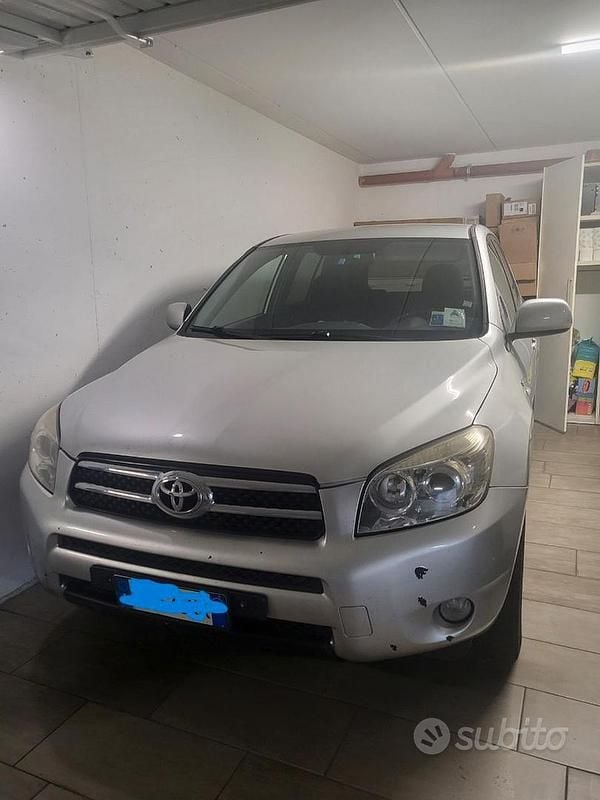 Usata Toyota RAV4 136 CV (100 kW) 2007 Grigio SUV