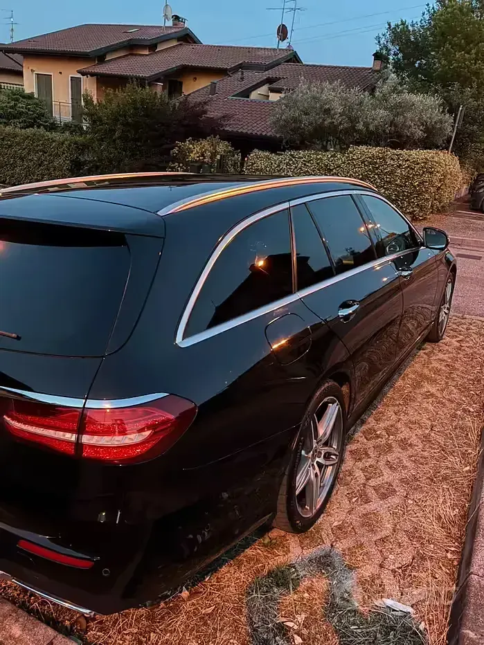 Usata Mercedes E220 194 CV (142 kW) 2019 Nero Station wagon