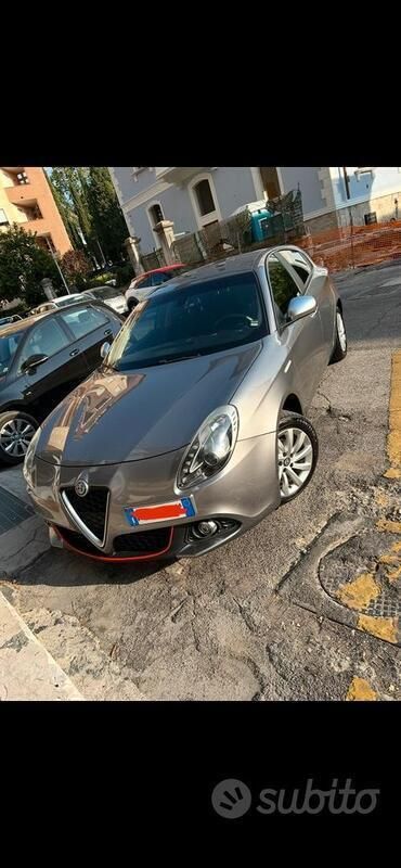 Grigio Usata 2017 Alfa Romeo Giulietta Due volumi | 10.750 € (Buon prezzo) - Immagine 1/4