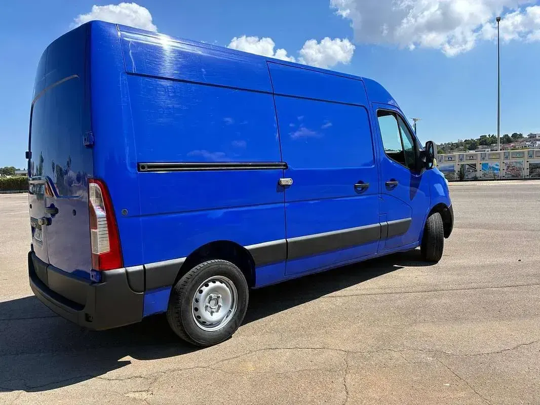 Usata Renault Master 145 CV (106 kW) 2019 Blu/azzurro Furgone