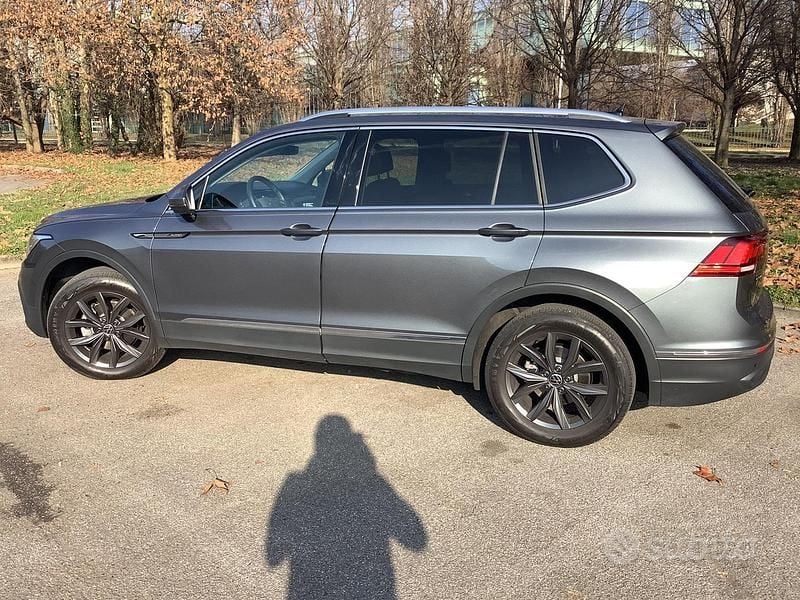 Usata VW Tiguan Allspace 150 CV (110 kW) 2023 Grigio SUV