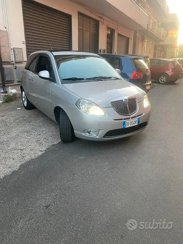 Usata Lancia Ypsilon 75 CV (55 kW) 2011 Grigio Utilitaria