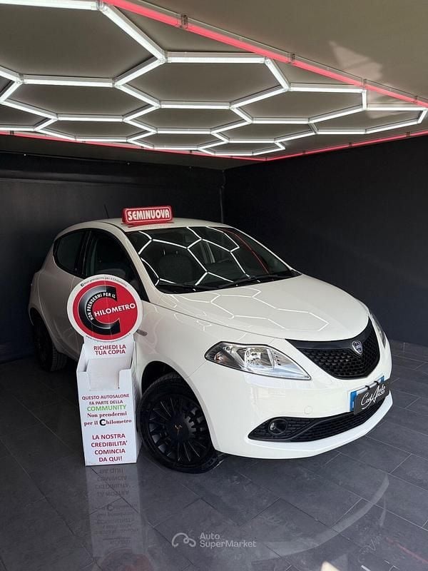 Bianco Usata 2020 Lancia Ypsilon Gold Due volumi | 9499 € (Ottimo prezzo) - Immagine 1/4