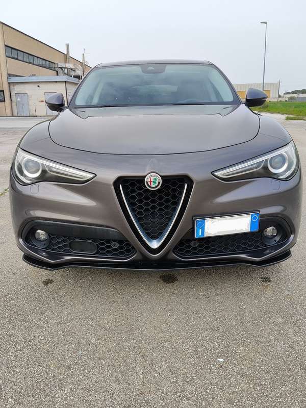 Usato 2017 Alfa Romeo Stelvio 2.1 Diesel 209 CV (17.800 €)