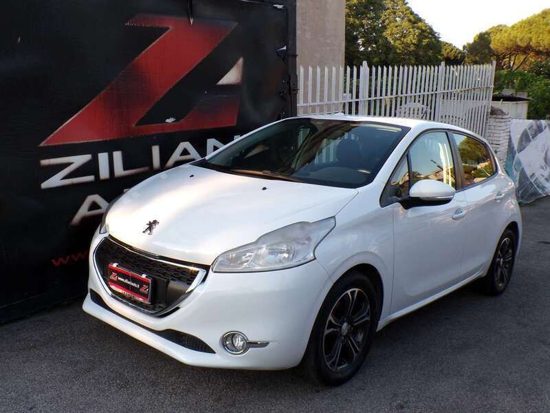 Bianco Usata 2014 Peugeot 208 Access Due volumi | 5200 € (Buon prezzo) - Immagine 1/4