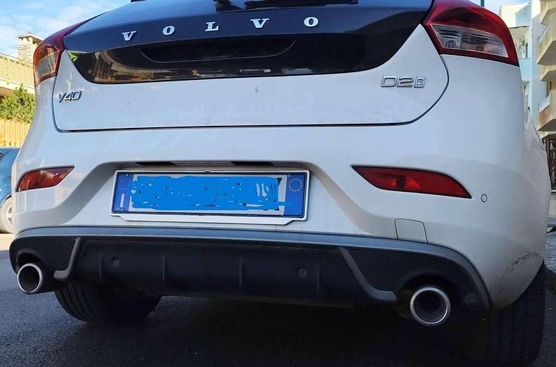 Usata Volvo V40 R-Design 120 CV (88 kW) 2018 Bianco Berlina