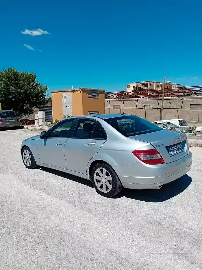 Usata Mercedes C220 170 CV (125 kW) 2008 Grigio Berlina