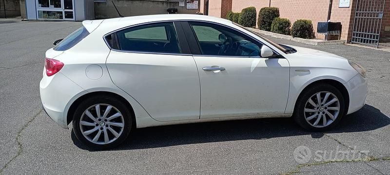 Usata Alfa Romeo Giulietta 105 CV (77 kW) 2011 Bianco Berlina