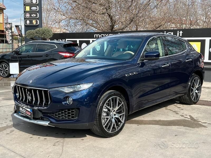 Blu/azzurro Usata 2018 Maserati Levante GranLusso SUV | 37.490 € (Buon prezzo) - Immagine 1/4