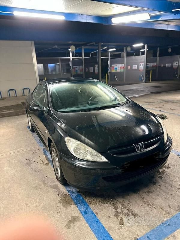 Usata Peugeot 307 CC 109 CV (80 kW) 2004 Nero Cabrio