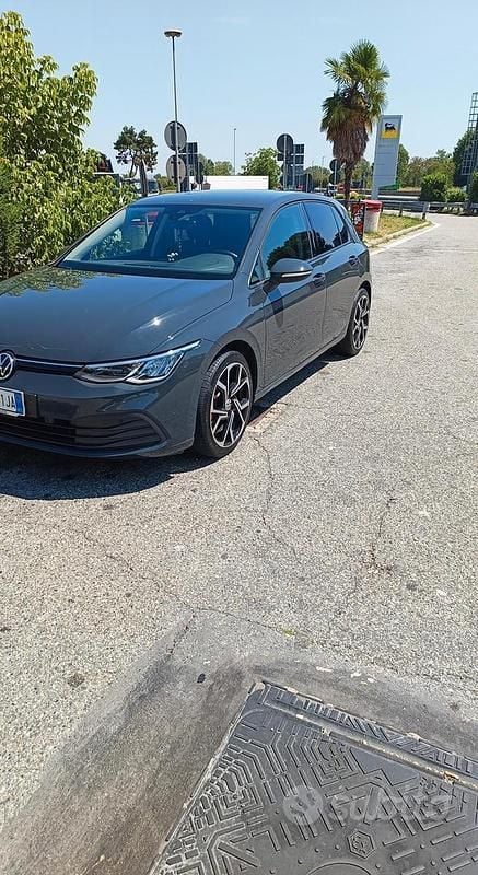 Usata 2020 VW Golf VIII Tre volumi | 15.500 € (Ottimo prezzo) - Immagine 1/4
