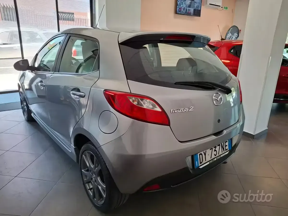Usata Mazda 2 90 CV (66 kW) 2009 Grigio Utilitaria