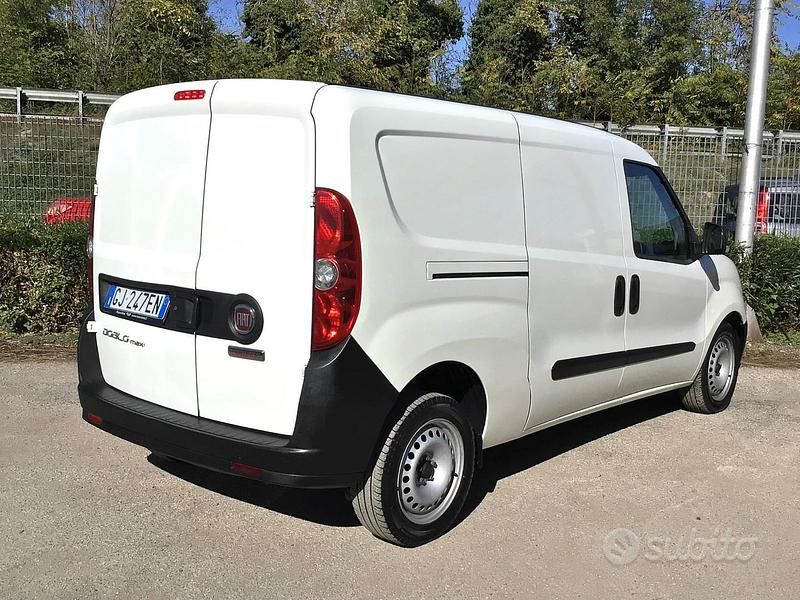 Usata Fiat Doblò S 105 CV (77 kW) 2022 Bianco Monovolume