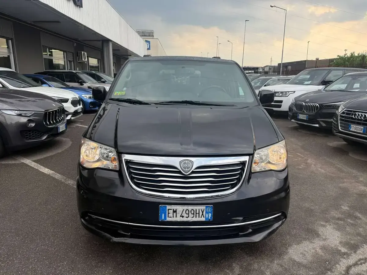 Usata Lancia Voyager 163 CV (119 kW) 2012 Nero Monovolume