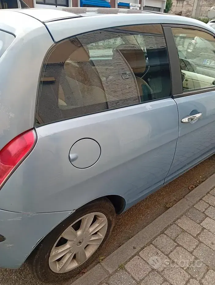 Usata Lancia Ypsilon 60 CV (44 kW) 2005 Bluazzurro Utilitaria