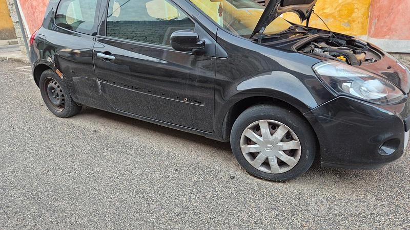Begagnad Renault Clio IV 90 HK (66 kW) 2012 Svart Sedan
