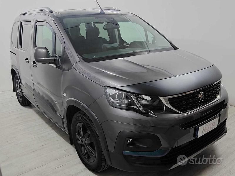 Usata Peugeot Rifter Allure 102 CV (75 kW) 2021 Grigio Monovolume