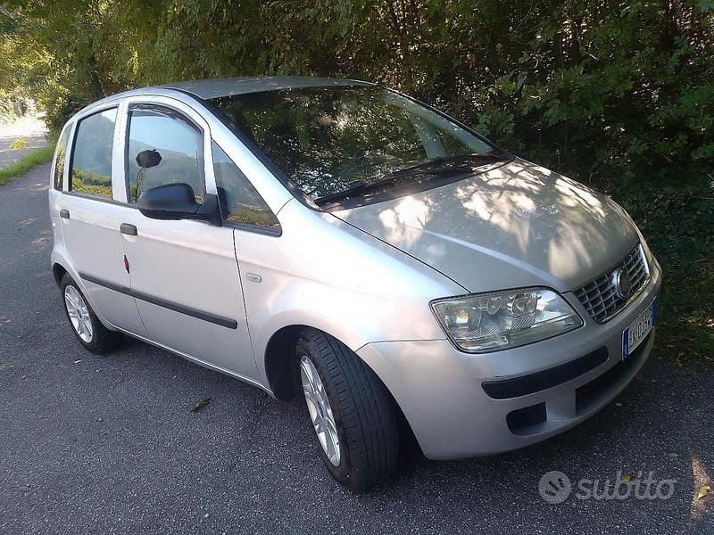 Usata Fiat Idea 95 CV (69 kW) 2011 Grigio Monovolume